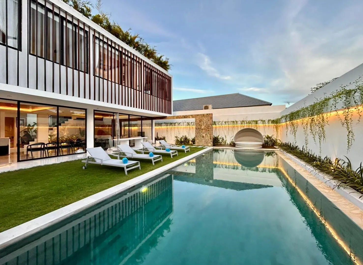 Villa Kawis Seminyak Indonesia