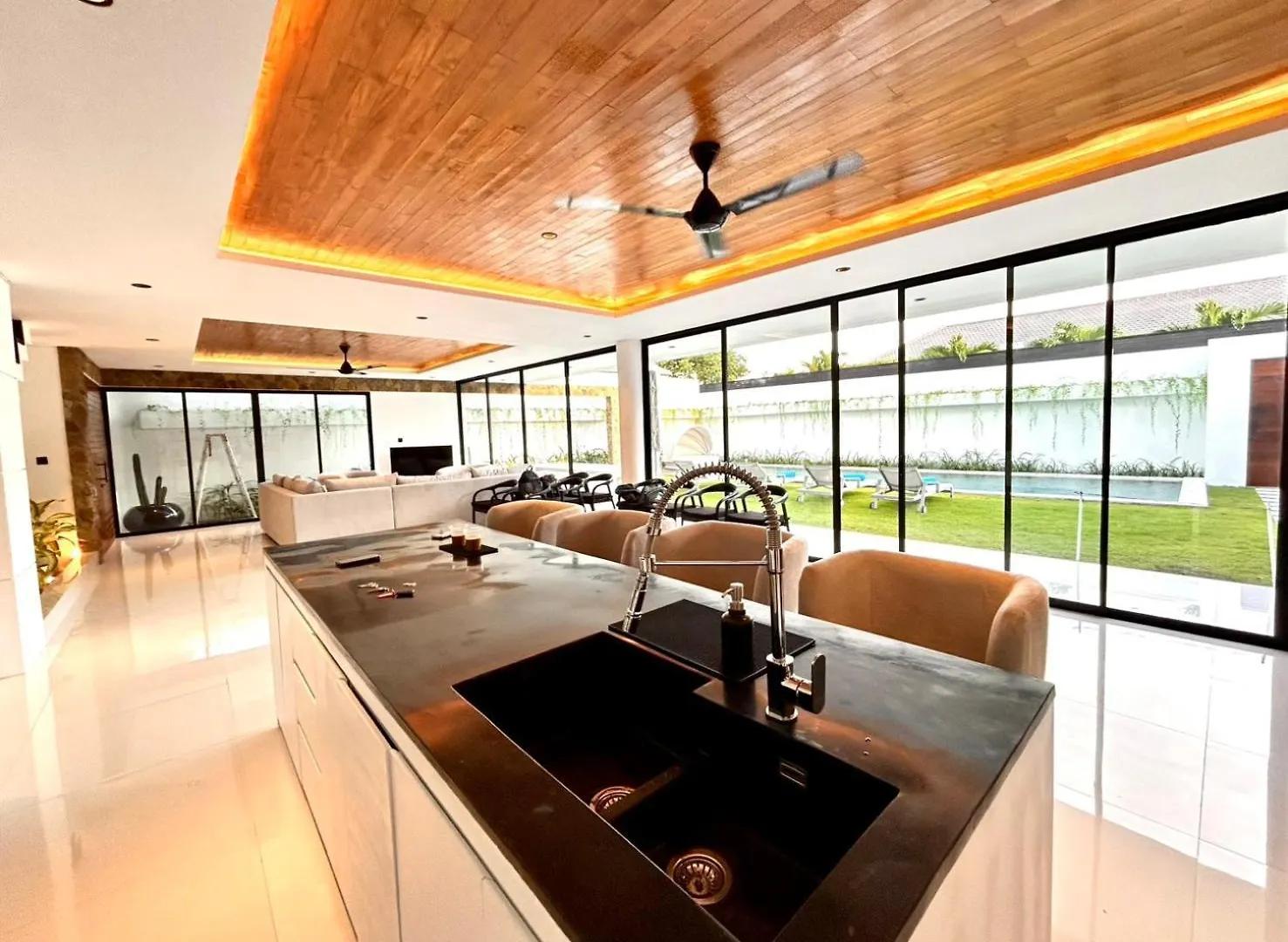 Villa Kawis Seminyak Indonesia